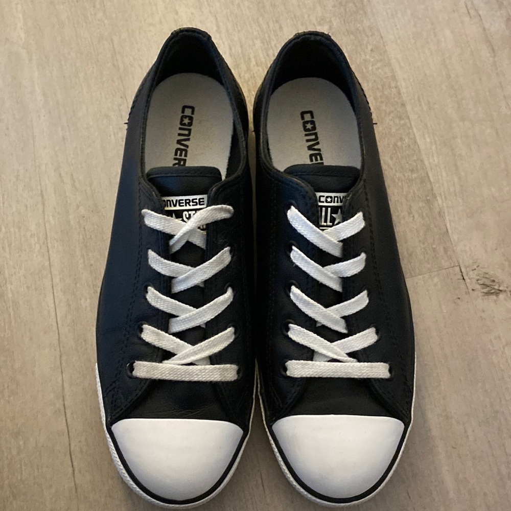 Like New! Converse black leather All Stars low tops women’s size 8